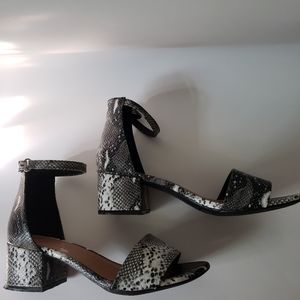 COPY - Low heel sandals